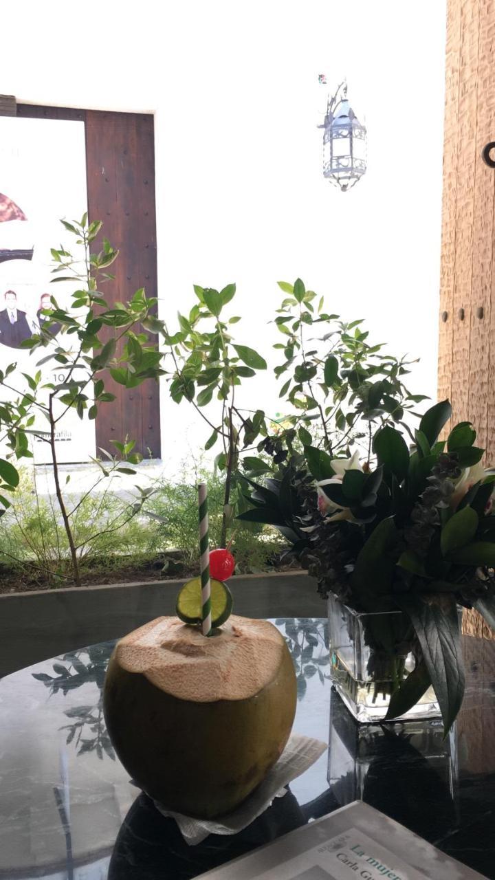 Hotel Boutique Casona Del Colegio Cartagena Exterior foto A lemon tree in a windowsill